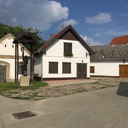 Bago Pince Apartment Hajos Exterior photo